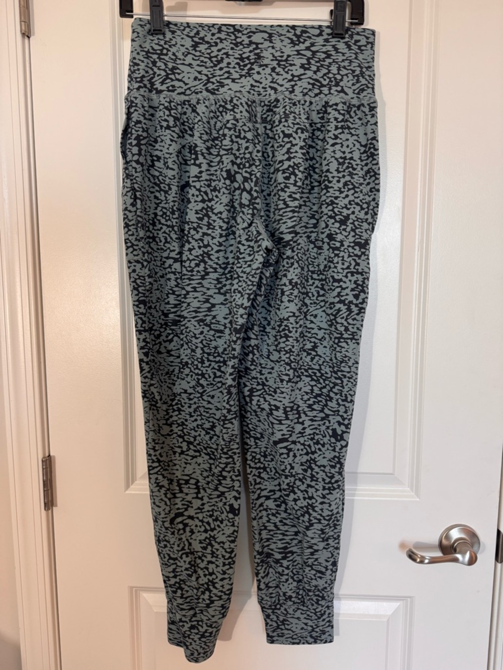 Athleta Salutation Jogger Ocelot Spot Minimalistic Women's Sz Medium Athleisure - Picture 3 of 6